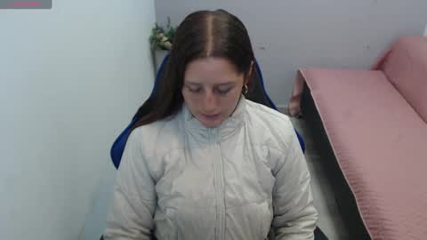 Mia online show from September 9, 1:22 pm