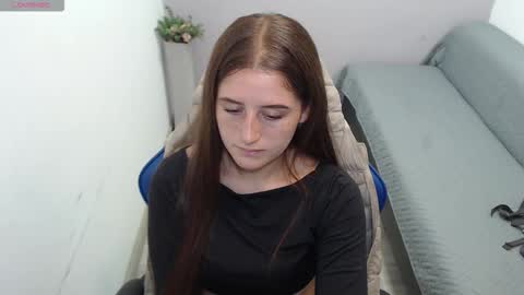 Mia online show from December 3, 2:40 pm