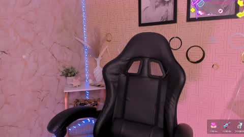 Mia online show from April 17, 2:41 pm