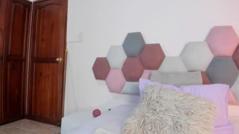 Mia online show from March 20, 7:41 pm