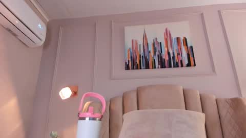 Mia online show from November 26, 4:43 am