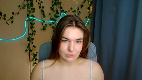 mia_lemm online show from March 5, 8:23 am