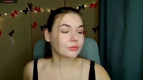 mia_lemm online show from December 19, 8:21 am