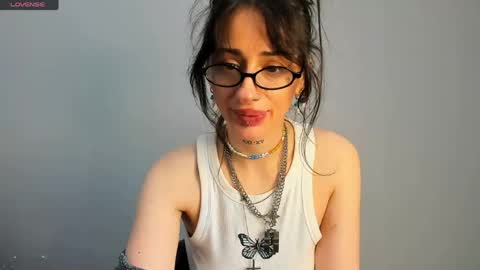 Mia online show from May 18, 7:36 am