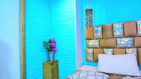 mia montess online show from December 19, 8:37 pm