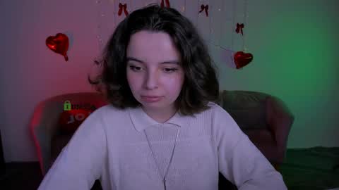 mia_mooon_ online show from April 9, 9:48 am