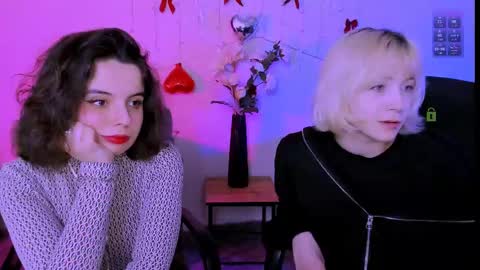 mia_mooon_ online show from April 15, 8:39 am