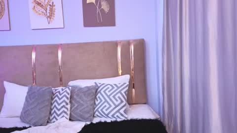 Mia online show from March 15, 12:52 pm