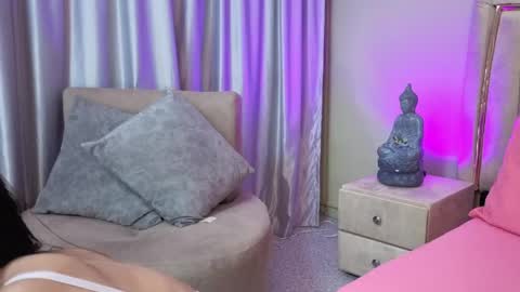Mia online show from May 28, 12:03 pm