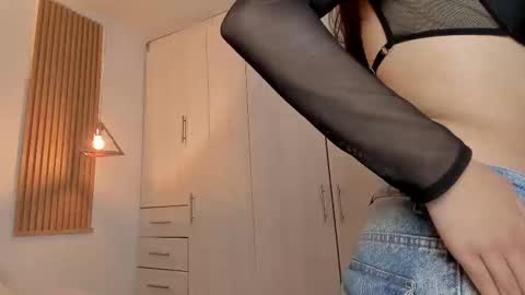 Mia Nevaeh - follow me online show from February 13, 9:39 pm