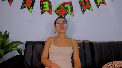 mia_petite72 online show from October 13, 10:56 pm