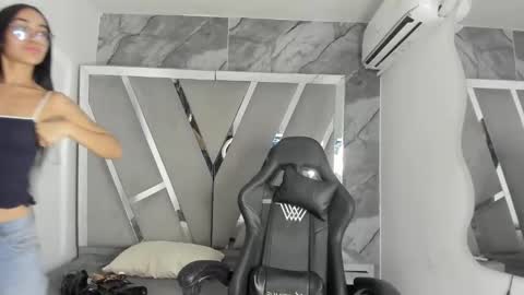 mia_petiteht online show from March 20, 10:37 pm