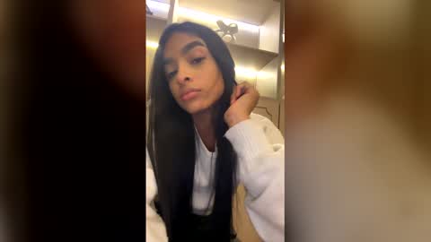 Mia online show from May 19, 1:56 am