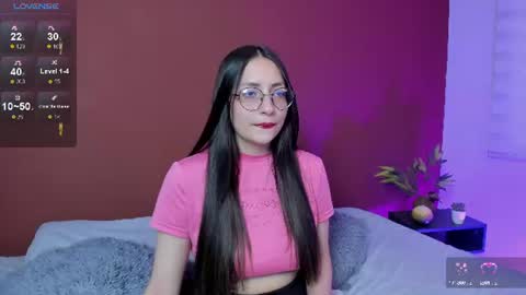mia_quinn__ online show from July 1, 8:28 pm