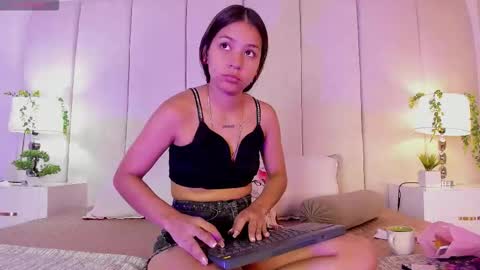 Snapshot of mia_rousse25 chatting on October 13, 1:02 pm mia rousse25 online show from October 13, 1:02 pm