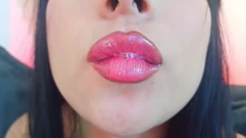 Mia online show from March 23, 9:31 pm