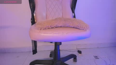 mia_royal online show from April 16, 9:39 pm