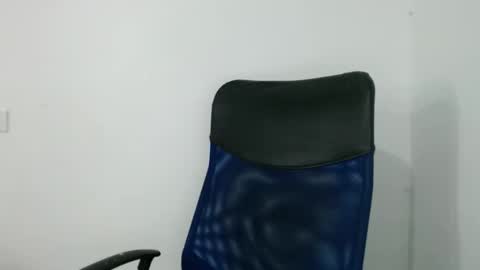 mia online show from April 8, 6:27 am