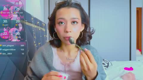 Mia online show from February 27, 9:29 am