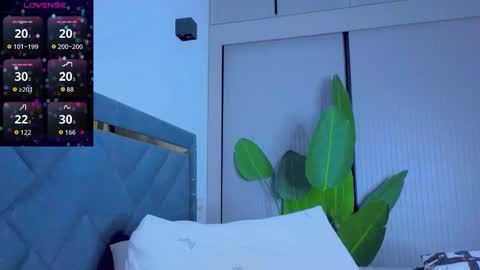 Mia online show from September 13, 4:09 pm