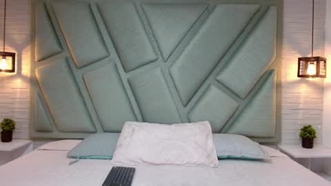 Mia online show from April 13, 1:15 pm