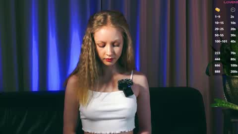Snapshot of mia_vebes chatting on October 15, 3:13 pm Mia online show from October 15, 3:13 pm