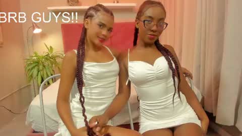 Mia online show from June 22, 11:39 am