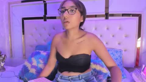 mia_vy online show from January 15, 7:22 pm