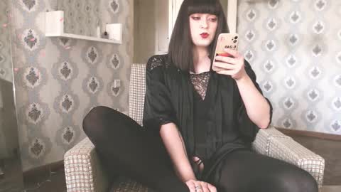 Snapshot of mia_wallase chatting on October 7, 7:15 am mia_wallase online show from October 7, 7:15 am