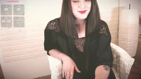 Snapshot of mia_wallase chatting on September 19, 3:49 pm mia_wallase online show from September 19, 3:49 pm