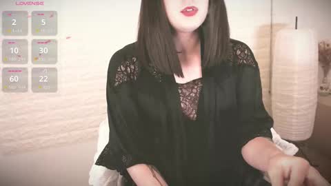 Snapshot of mia_wallase chatting on September 18, 1:26 pm mia_wallase online show from September 18, 1:26 pm