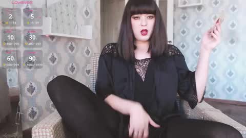 Snapshot of mia_wallase chatting on October 5, 8:34 am mia_wallase online show from October 5, 8:34 am