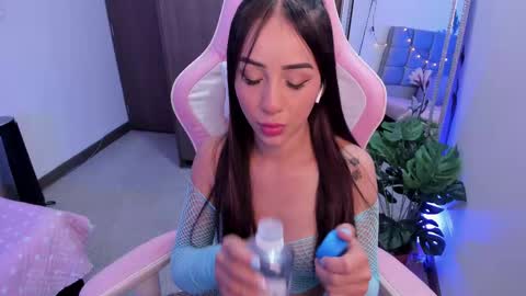 mia  nicolle online show from February 19, 1:40 am