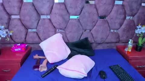 miaa_davis_ online show from November 9, 3:32 am