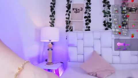 Snapshot of miaa_gh1 chatting on October 15, 12:28 pm Mia online show from October 15, 12:28 pm