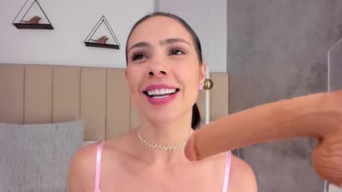 Mia online show from October 11, 10:42 am