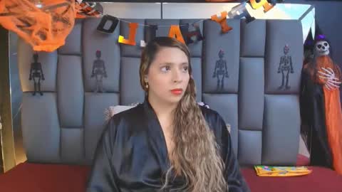 Mia online show from October 21, 12:10 pm