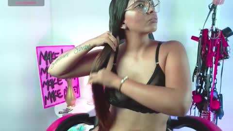 miaacollins6 online show from December 3, 10:10 pm