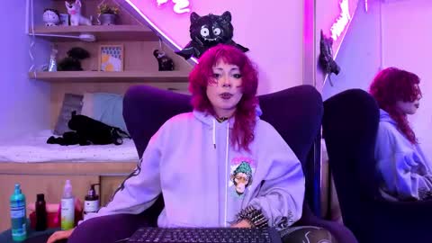 Mia online show from February 25, 1:00 pm