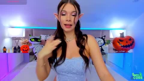 Mia online show from October 26, 8:30 pm