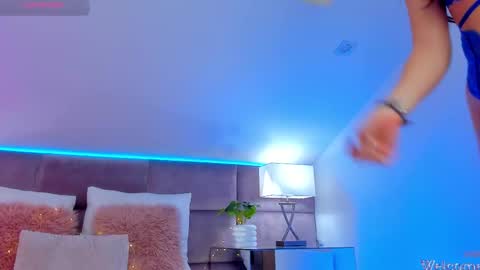 Mia online show from October 3, 7:44 pm