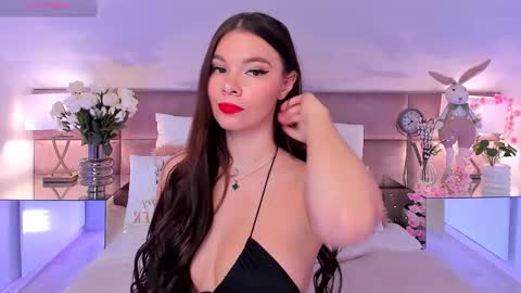 Mia online show from March 29, 8:32 pm