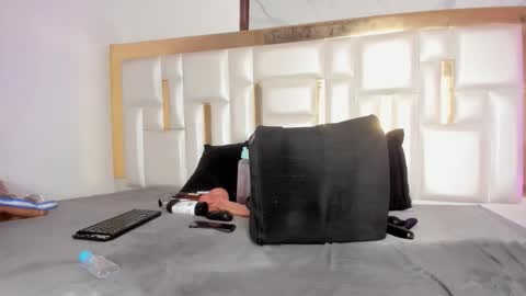 Snapshot of miaaxxx_ chatting on September 27, 2:09 am Mia online show from September 27, 2:09 am