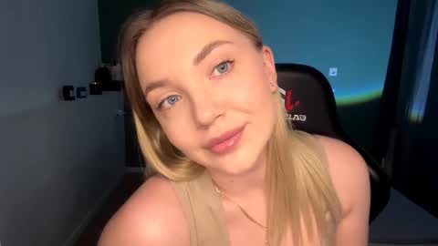 Mia online show from February 22, 3:14 pm