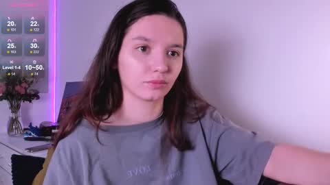 mia online show from December 23, 9:26 am