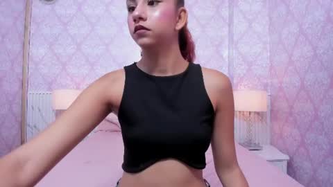 Mia online show from June 18, 11:43 pm