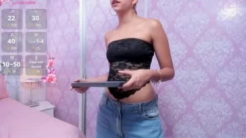 Mia online show from June 22, 11:45 pm
