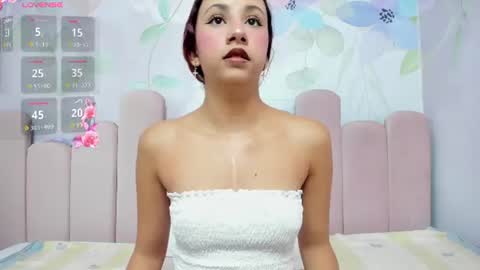 Mia online show from July 6, 11:17 pm