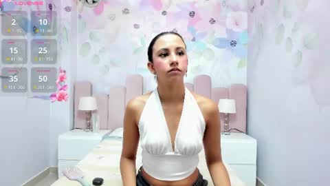 Mia online show from July 9, 11:31 pm