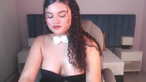 Snapshot of miabloomm chatting on September 17, 3:43 am Miabloomm online show from September 17, 3:43 am